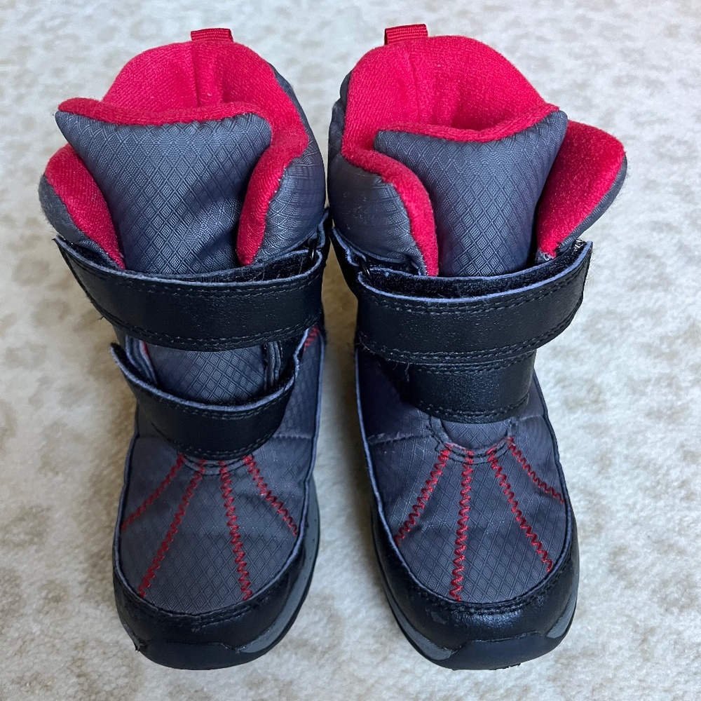 Carters toddler snow boots (size 10)